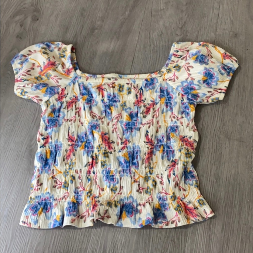 Floral old navy shirt, kids size 8, (NOT A CROP TOP!!)